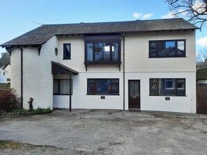 Exterior - A spacious one bedroom apartment in Keswick town centre with private parking. (Keswick)