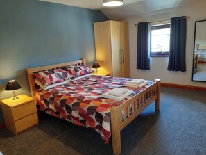 1 bedroom, free WiFi, bed sheets - A spacious one bedroom apartment in Keswick town centre with private parking. (Keswick)