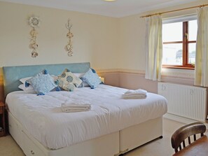 4 bedrooms, free WiFi, bed sheets