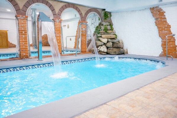 Innenpool, beheizter Pool