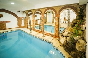 Innenpool, beheizter Pool