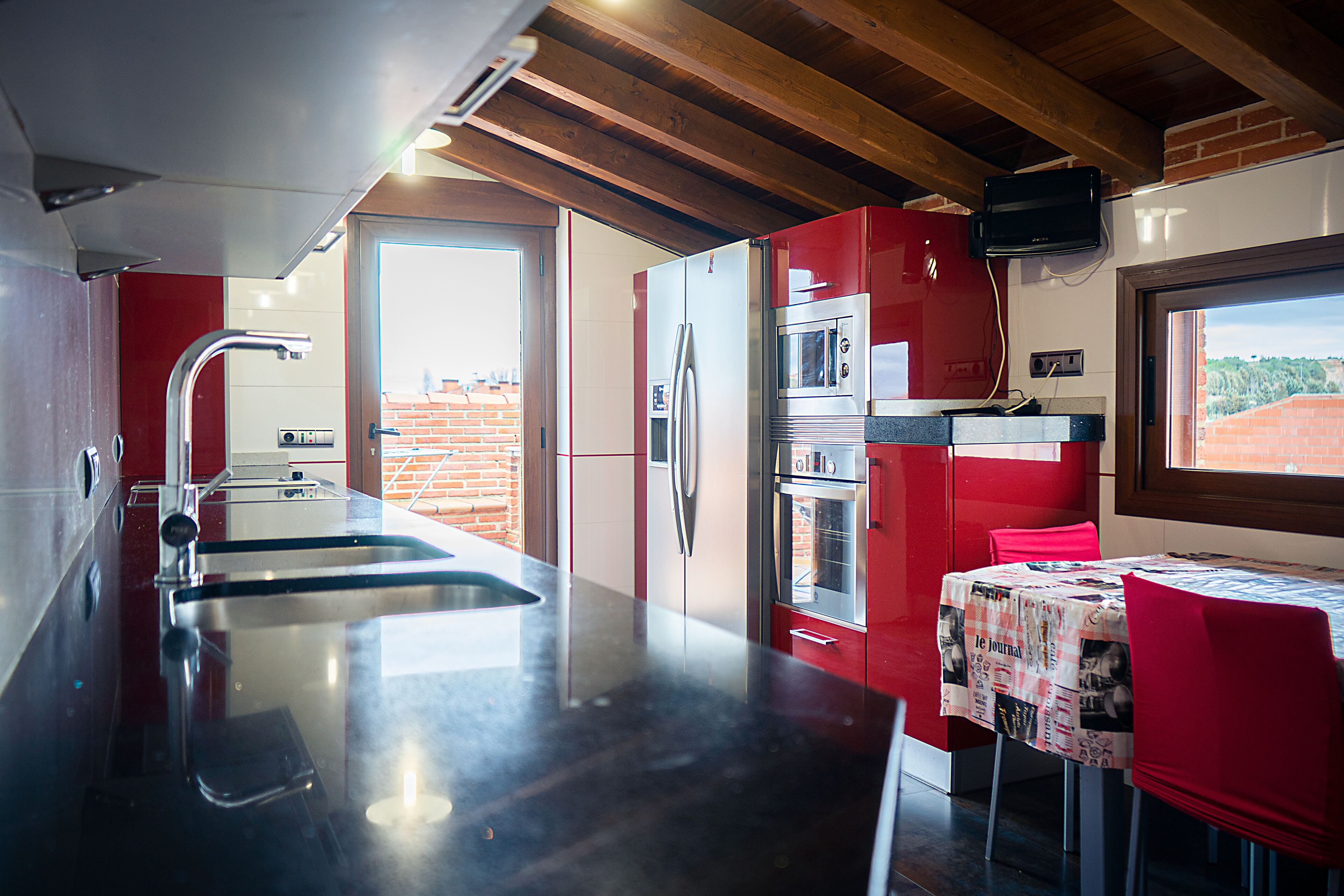 Geladeira, micro-ondas, fogão, cooktop