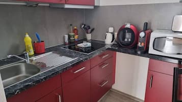 Frigorífic, microones, forn i placa de cuina