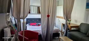 1 bedroom, iron/ironing board, Internet, bed sheets - Attypical calm harmonious relaxing (Bevaix)