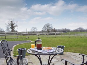 Outdoor dining - Five Barred Gate Barn (Whitechapel, near Goosnargh)