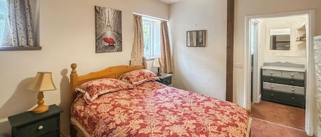 8 室のベッドルーム、WiFi (無料)、ベッドシーツ