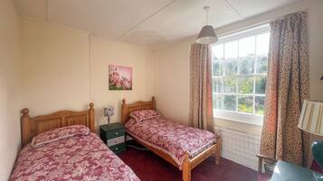 8 bedrooms, free WiFi, bed sheets