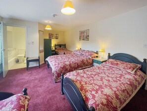 8 bedrooms, free WiFi, bed sheets