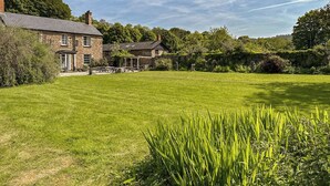 Exterior - Duvale Priory - 9985 (Bampton, near Tiverton)