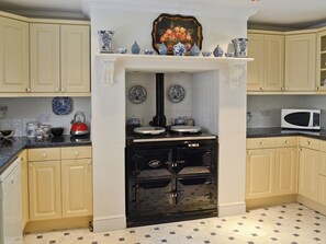 Cookware/dishes/utensils