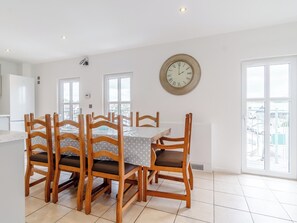 Dining - 4 bedroom accommodation in Wroxham (Wroxham)