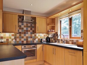 Dishwasher, cookware/dishes/utensils, freezer - 2 bedroom accommodation in Bridlington (Bridlington)