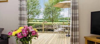 2 Luckington Stables-W8322