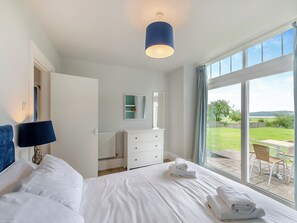 2 bedrooms, bed sheets - Silverdale Apartment (Meathop, near Grange-over-Sands)