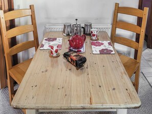 Dining - 1 bedroom accommodation in Freethorpe (Freethorpe)