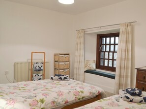 3 bedrooms, free WiFi, bed sheets