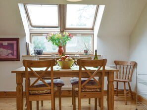Dining - 2 bedroom accommodation in Dunkeld, near Pitlochry (Dunkeld, near Pitlochry)