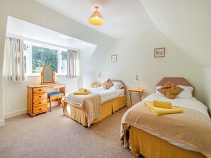 3 bedrooms, free WiFi, bed sheets - The Old School House (Braemar)