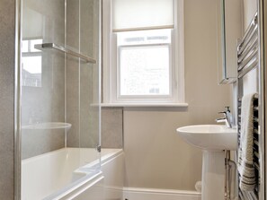 Towels - Ideal family accommodation enjoying fine mountian views from most rooms. (Keswick)