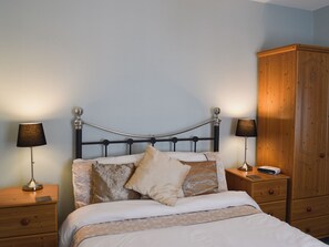 4 bedrooms, free WiFi, bed sheets