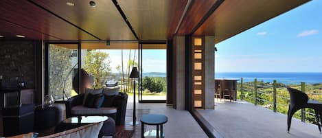 Casa (Private Vacation Home) | Área de sala de estar | Televisión de pantalla plana de 32 pulgadas con canales digitales