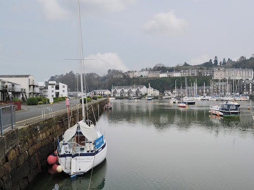 2 bedroom accommodation in Porthmadog