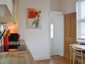 Dishwasher, cookware/dishes/utensils - 1 bedroom accommodation in Filey (Filey)