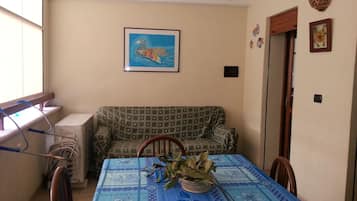 Appartamento, 2 camere da letto (Casa Verde) | Area soggiorno | TV