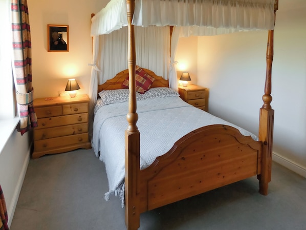 2 bedrooms, WiFi (free), bed sheets