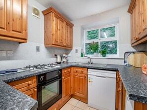 Dishwasher, high chair - 2 bedroom accommodation in York (York)