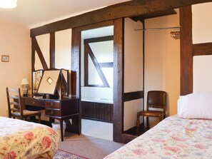 7 bedrooms, free WiFi, bed sheets - 7 bedroom accommodation in Lower Dinchope (Lower Dinchope)