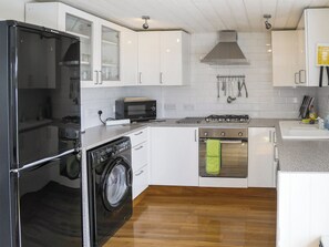 Dishwasher - 2 bedroom accommodation in Portland, near Weymouth (Portland, near Weymouth)
