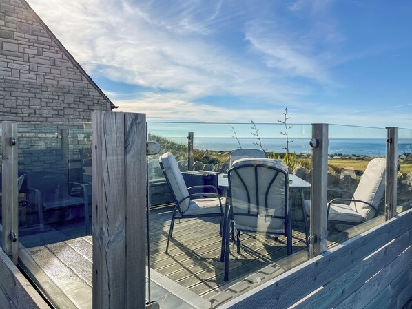 Outdoor dining - 2 bedroom accommodation in Portland, near Weymouth (Portland, near Weymouth)