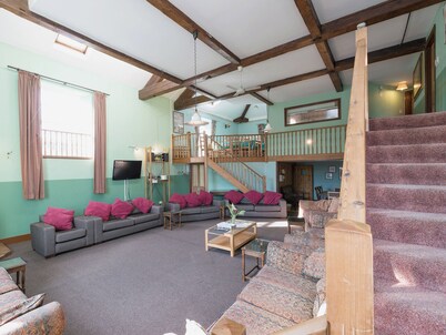8 bedroom accommodation in Belper