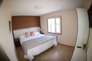 Deluxe Apartment, 1 Queen Bed with Sofa bed, Mountain View | 1 bedroom, desk, free WiFi, bed sheets