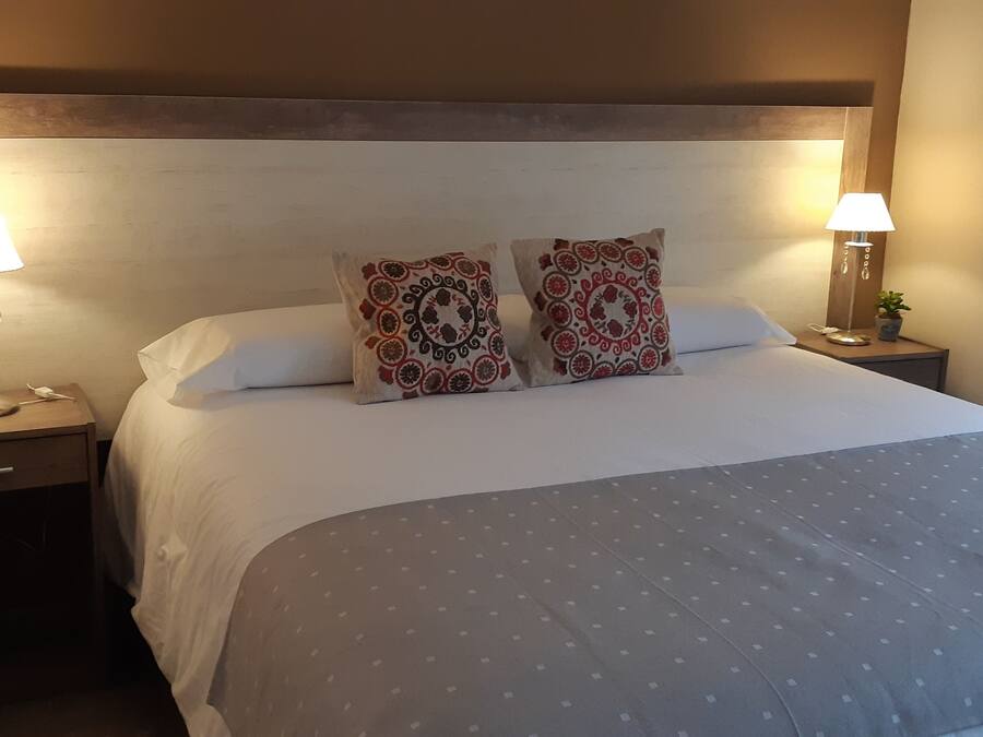 Deluxe-lejlighed - 1 queensize-seng med sovesofa - bjergudsigt | 1 soveværelse, skrivebord, gratis Wi-Fi, sengetøj