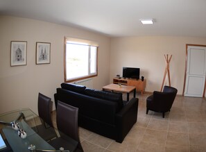 Deluxe Apartment, 1 Queen Bed with Sofa bed, Mountain View | 1 bedroom, desk, free WiFi, bed sheets - Complejo los Guindos - Ushuaia Flat (Ushuaia)