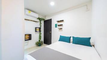 6 bedrooms, WiFi, bed sheets