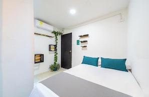 6 bedrooms, WiFi, bed sheets