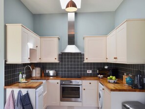 Dishwasher, cookware/dishes/utensils - 1 bedroom accommodation in Martin, Fordingbridge (Martin, Fordingbridge)