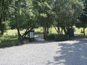 المنطقة المحيطة بالمنشأة