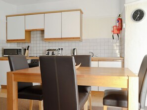 Dining - 1 bedroom accommodation in Keswick (Keswick)