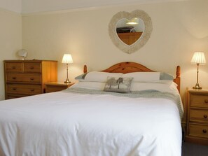 1 quarto, Wi-Fi de cortesia, roupa de cama