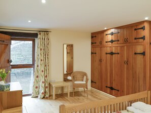 4 bedrooms, free WiFi, bed sheets
