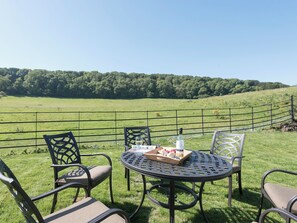 Outdoor dining - 3 bedroom accommodation in Ventnor (Ventnor)