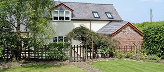 2 bedroom accommodation in Dobshill, near Chester