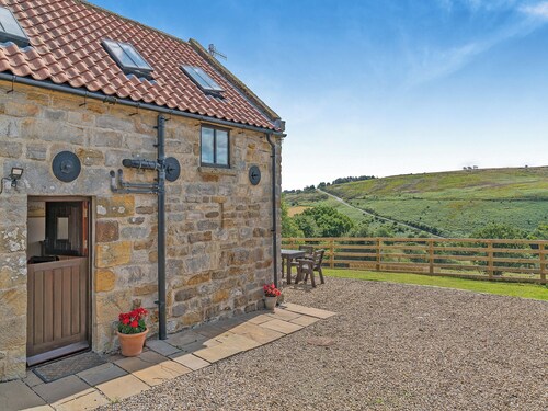 2 bedroom accommodation in near Castleton
