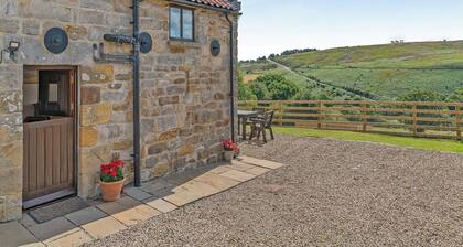 2 bedroom accommodation in near Castleton