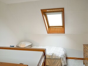 2 bedrooms, free WiFi, bed sheets - 2 bedroom accommodation in Balloch, Loch Lomond (Balloch, Loch Lomond)