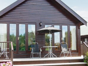 Outdoor dining - Heron's View - 28279 (Brundall)